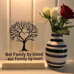 Glas på fod - Not family by blood